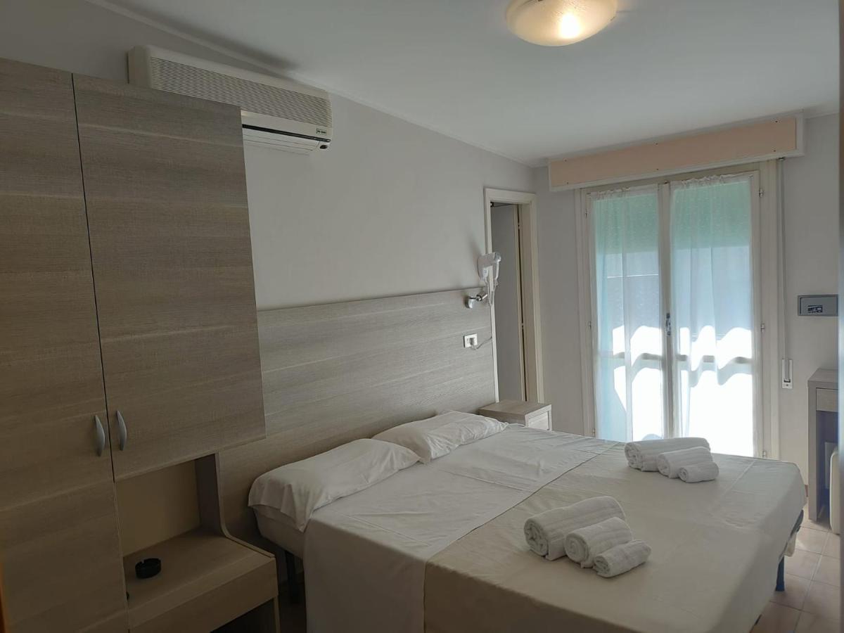 Hotel Gioiella Rimini Ngoại thất bức ảnh